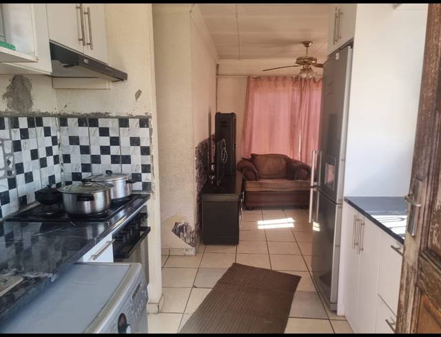 3 BEDROOM HOUSE FOR SALE IN STRETFORD